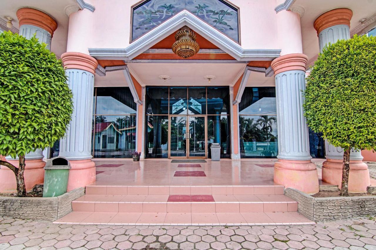 Oyo 92551 Netra Hotel Ujunbatu Экстерьер фото