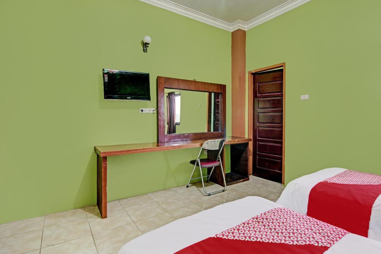 Oyo 92551 Netra Hotel Ujunbatu Экстерьер фото